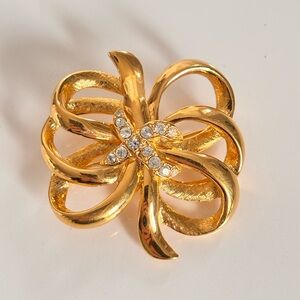 Vintage Lovely Goldtone Monet Ribbon Bow Swirl Crystal Rhinestones Brooch